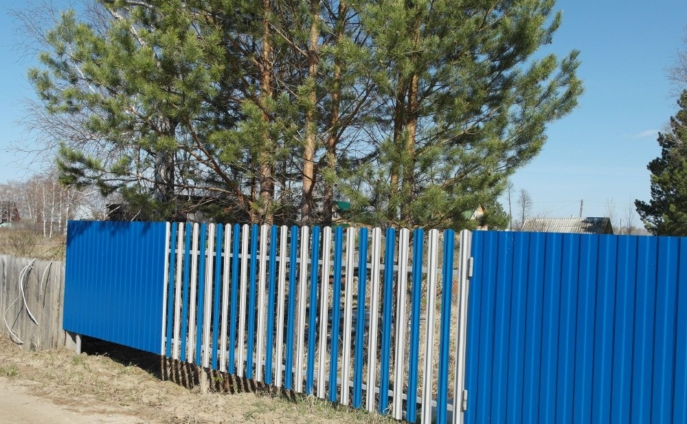 Купить Комбинированный евроштакетник забор низкий в Москве по цене от 1693 руб. Комбинированный евроштакетник забор низкий купить Москва